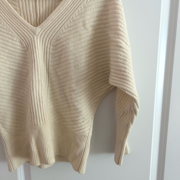 trina turk 100% merino wool cream v neck sweater - Picture 3 of 5